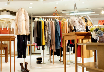 舞鶴 女性　ファッション　ウイズ